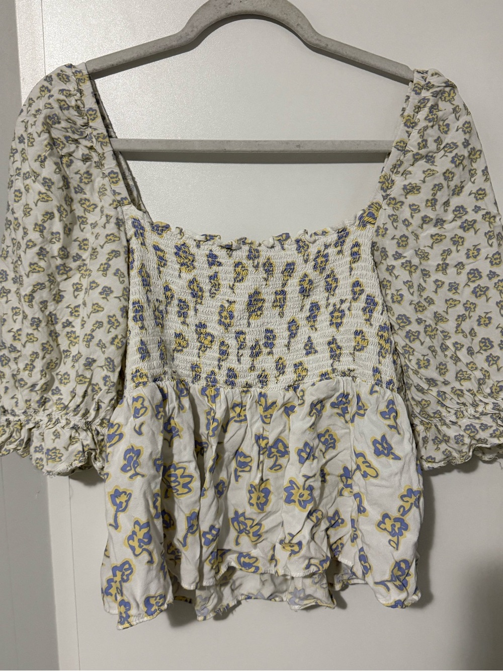 185. French Connect Doria Balloon Sleeve Floral Smocked Top - Picture 2 of 5